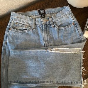 BDG URBAN OUTFITTERS blue jeans with slit size 25